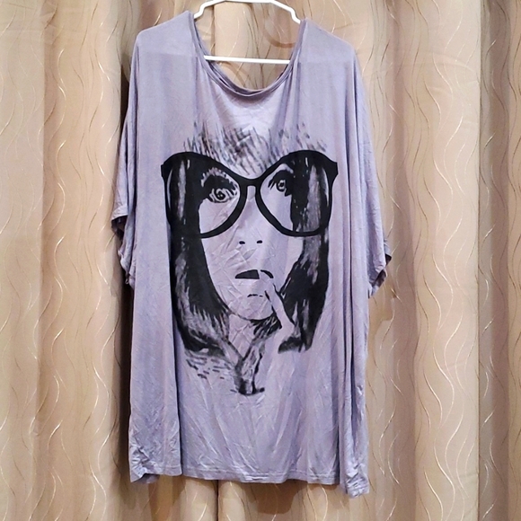 Alya, super soft tee - Picture 1 of 2